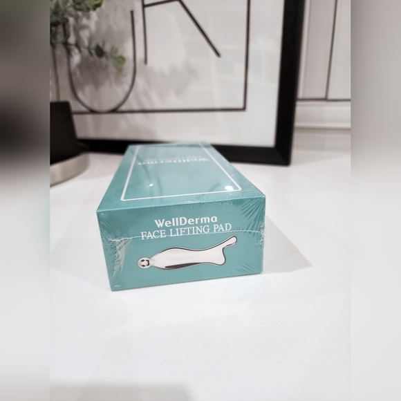 WellDerma Facial Lifting Gua Sha Pad - Picture 2 of 6